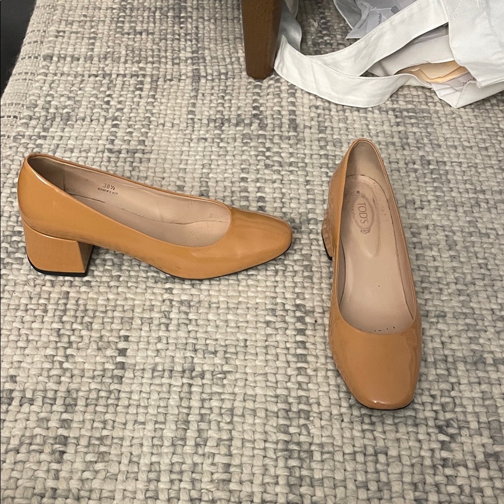Tod's Tan Leather Block Heel Shoes